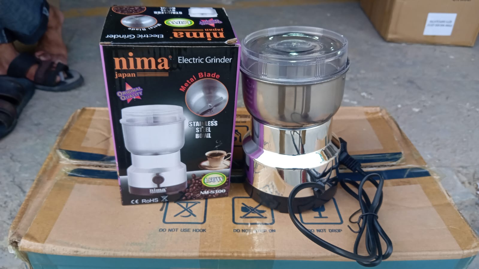 Stainless steel grinder for versatile use, including coffee beans. Stainless steel grinder for versatile use, including coffee beans.